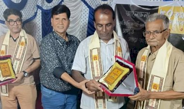 বৃহত্তর পাঁজিয়া সার্বজনীন দুর্গা মন্দিরে দায়িত্ব পালনকারী ১৬ জন পেলেন স্মারক সম্মাননা
