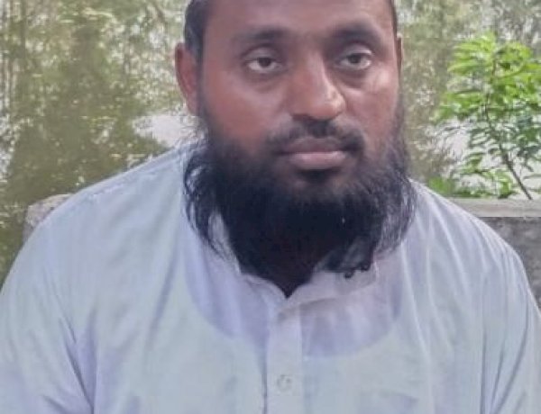 আজানের সুরে ঢেকে রাখা এক জীবনের কান্না—গলাচিপা হাসপাতাল মসজিদের মোয়াজ্জেমের আকুল আবেদন,