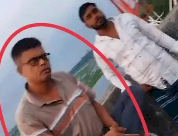হোমনায় তদন্তের নামে বৃদ্ধাকে ছাদে তুলে জিজ্ঞাসাবাদ।। ভিডিও ভাইরালে সমালোচনার ঝড়