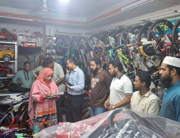 নরসিংদীতে জনস্বার্থে ৮টি প্রতিষ্ঠানে মোবাইল কোর্ট এর অভিযান, অর্থ দন্ড
