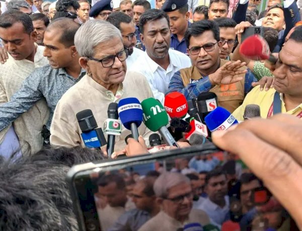নওগাঁর প্রতিশহরে রবীন্দ্রনাথের ১৬৫ তম জন্মবার্ষিকী উপলক্ষে বিএনপির মহাসচিব মির্জা ফখরুল বলেন
