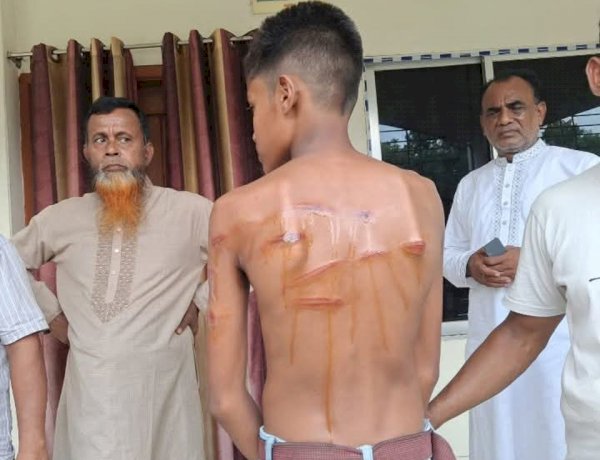 বাগদুলী উচ্চ বিদ্যালয়ের শিক্ষকের বেত্রাঘাতে হসপিটালে ছাত্র, শিক্ষক অবরুদ্ধ