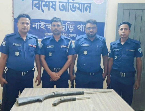 নাইক্ষ্যংছড়িতে পুলিশের বিশেষ অভিযান: ঝোপঝাড় থেকে ২টি দেশীয় বন্দুক উদ্ধার!