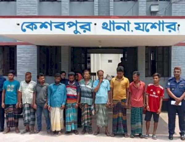 কেশবপুরে থানা পুলিশের অভিযানে এক  নারীসহ ১১ আসামি গ্রেফতার
