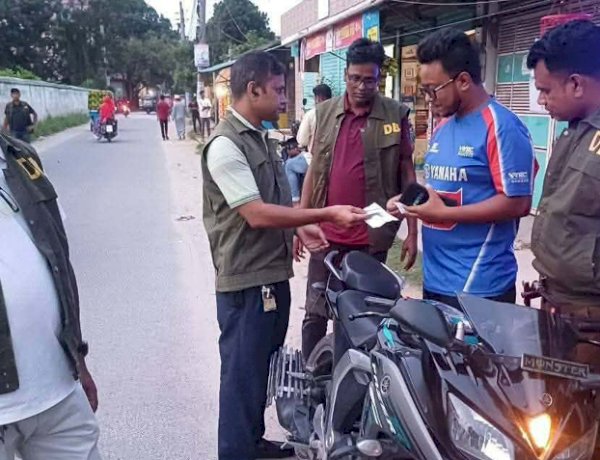 পাবনায় মাদক ও অপরাধ দমনে ডিবি পুলিশের বিশেষ চেকপোস্ট অভিযান