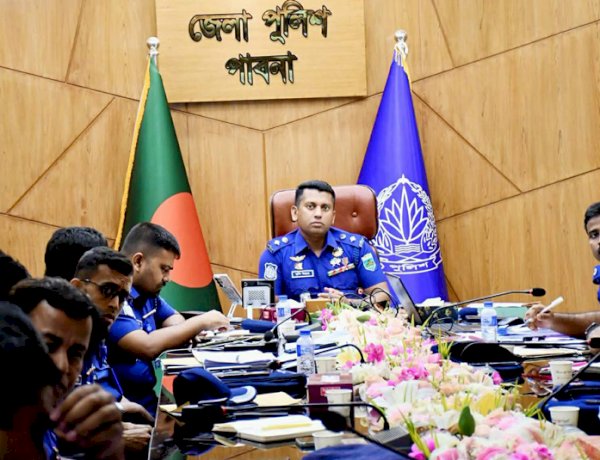 পাবনা পুলিশের মাসিক অপরাধ পর্যালোচনা সভা ও কৃতী পুলিশ সদস্যদের সম্মাননা প্রদান অনুষ্ঠিত