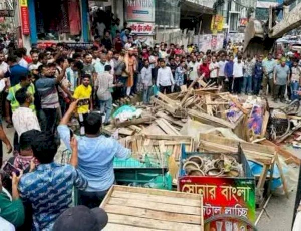 দখলমুক্ত হচ্ছে কুমিল্লা নগরী: ফুটপাত ও সড়কে স্বস্তি ফেরাতে প্রশাসনের বিশেষ উচ্ছেদ অভিযান