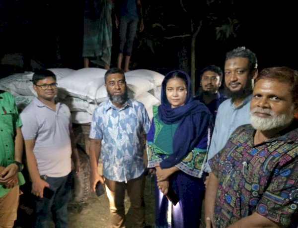 নওগাঁর মহাদেবপুর শিবরামপুর গ্রামে জামায়াত কর্মীর বাড়ি থেকে ৩০০ বস্তা সার উদ্ধার