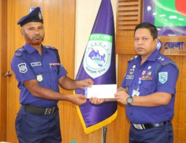 রংপুর জেলার শ্রেষ্ঠ ওয়ারেন্ট তামিলকারী অফিসার পীরগাছা থানার এসআই ফিরোজ