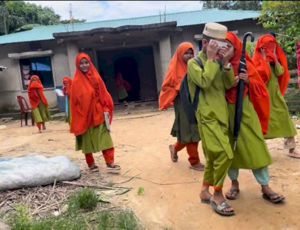নাইক্ষ্যংছড়ির বাইশারী মডেল ইকতেদায়ী মাদ্রাসার নির্মাণকাজে অনিয়ম ও স্থবিরতা: চরম ভোগান্তিতে শিক্ষার্থীরা!