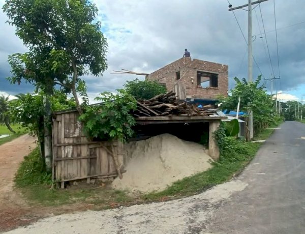 কেশবপুর-পাঁজিয়া সড়কের ব্যাসডাঙ্গা  যাত্রী ছাউনি, দখলমুক্ত করার দাবি