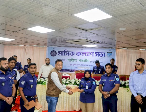 মাদক উদ্ধারকারী ও অপরাধ নিয়ন্ত্রণে ভূমিকা রাখায় ঢাকা জেলা পুলিশের সম্মাননা পেলেন ডিবি এসআই মতিউর রহমান