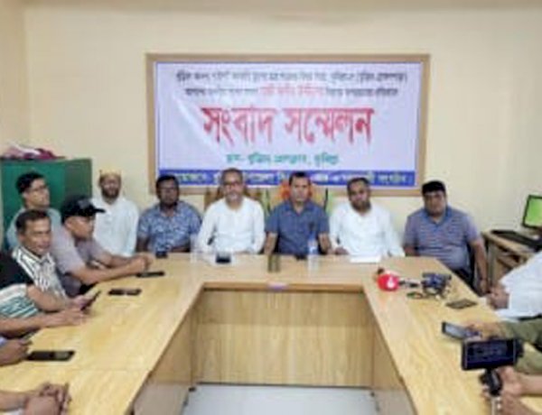 কুমিল্লা বুড়িচং: শতবর্ষী স্কুল মাঠে রাস্তা নির্মাণ নিয়ে এমপিকে জড়িয়ে সংবাদ প্রকাশের প্রতিবাদে সংবাদ সম্মেলন