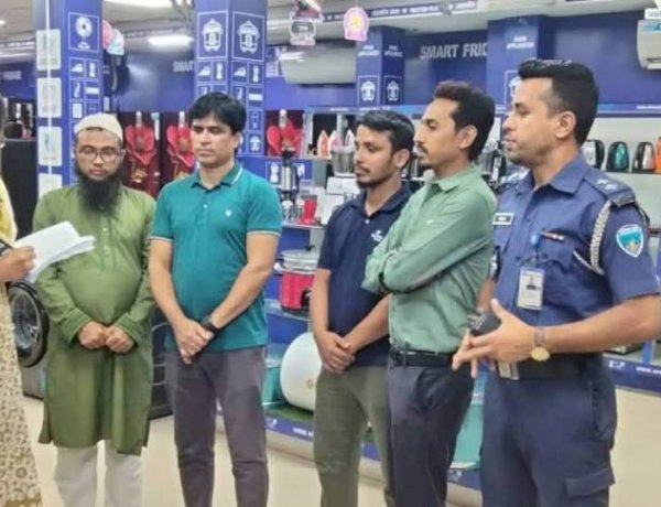 রাত ৮টার পর দোকান খোলা, বুড়িচংয়ে দুই প্রতিষ্ঠানকে জরিমানা
