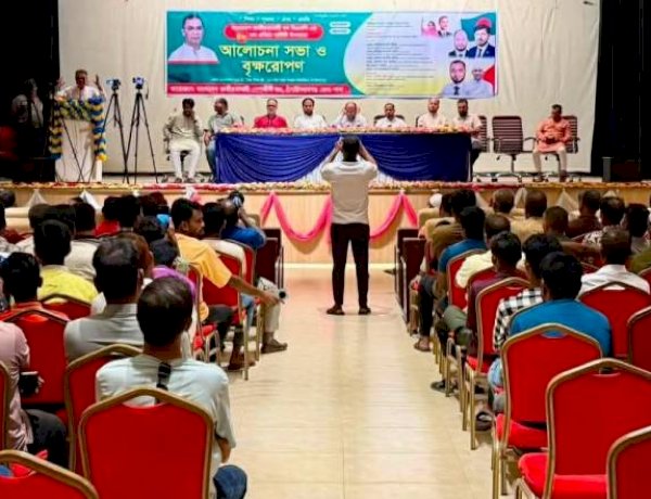 চাঁপাইনবাবগঞ্জে পেশাজীবী দলের উদ্যোগে বিএনপির প্রতিষ্ঠাবার্ষিকী পালন আলোচনা সভা ও বৃক্ষরোপণ কর্মসূচি