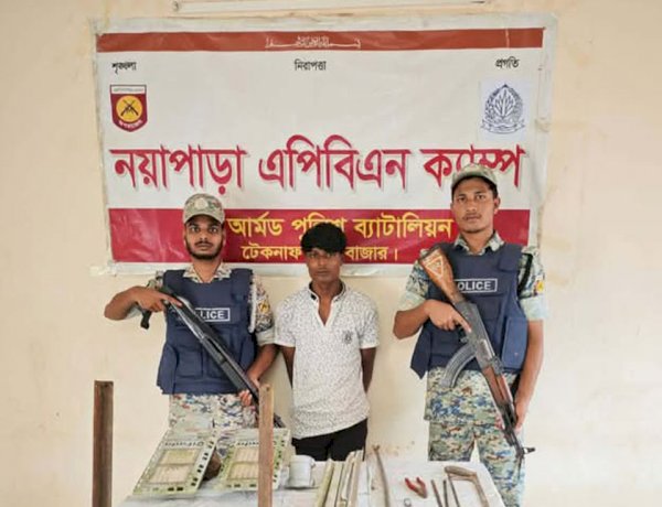 নয়াপাড়া ক্যাম্পে চোরচক্রের সদস্য আটক, উদ্ধার সোলার সামগ্রী