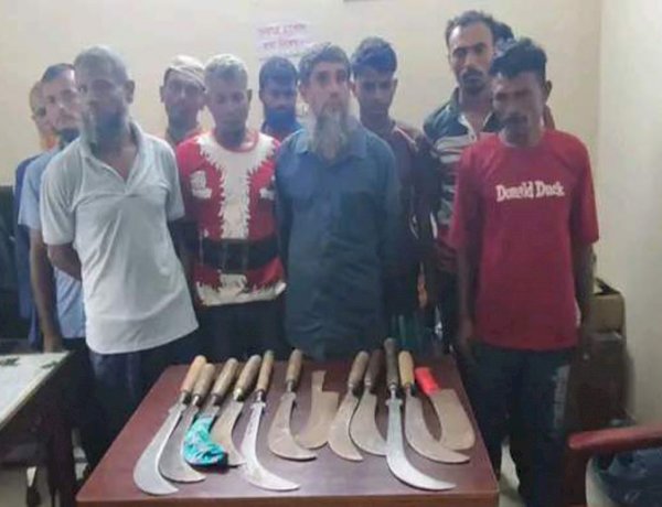 নড়াইল সদর থানা পুলিশের অভিযানে  দেশীয় অস্ত্রসহ ১১ জন গ্রেপ্তার