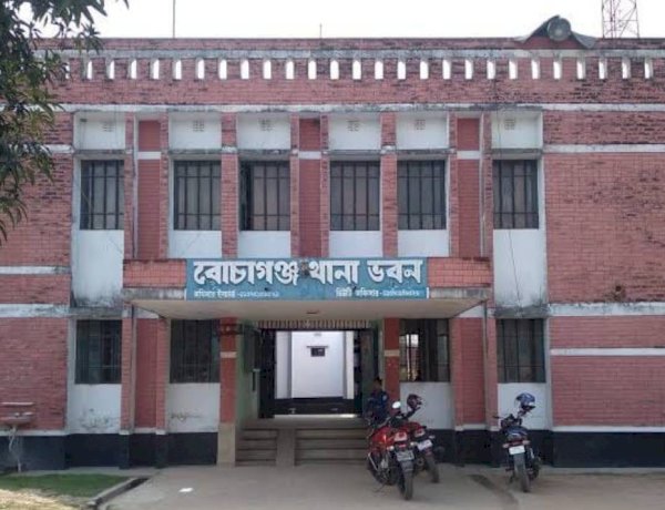 বোচাগঞ্জে ডিবি পরিচয়ে ২ যুবককে তুলে নিয়ে মুক্তিপণ দাবির অভিযোগ, ২ পুলিশ সদস্য বরখাস্ত