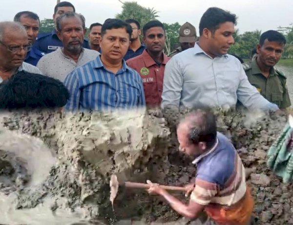 কেশবপুরে সরকারি খাল দখলমুক্ত,  কেটে দেওয়া হলো ঘেরের বেড়ি
