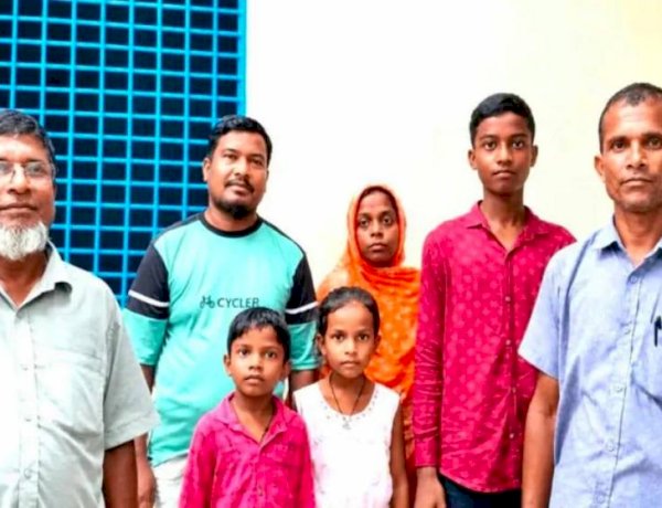 নওগাঁর ধামইরহাট সোনাদিঘী আদিবাসী পল্লীতে খ্রিস্টান ধর্ম ত্যাগ করে একই পরিবারের ৫ সদস্যের ইসলাম গ্রহণ