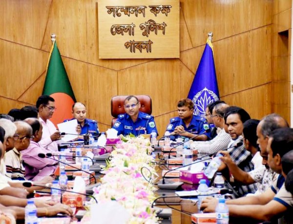 পাবনায় দুর্গাপূজা উদযাপন উপলক্ষে আইনশৃঙ্খলা বিষয়ক মতবিনিময় সভা অনুষ্ঠিত : শান্তিপূর্ণ ও উৎসবমুখর পরিবেশে পূজা উদযাপনে সর্বোচ্চ নিরাপত্তার আশ্বাস পুলিশ সুপারের