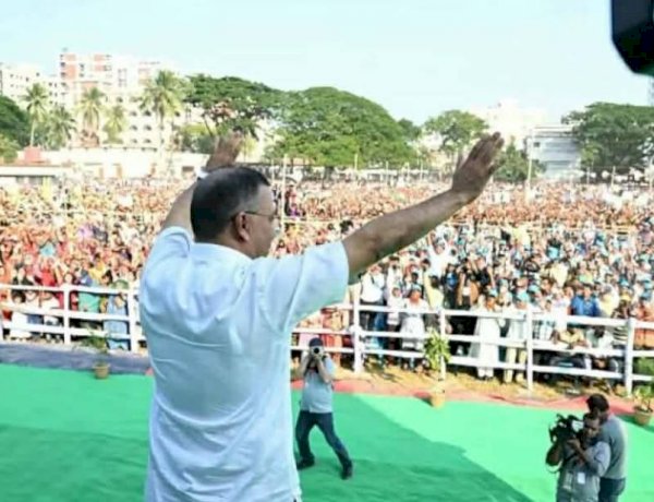 প্রধানমন্ত্রী রাজশাহীতে আখ চাষিদের প্রণোদনা দিলেন