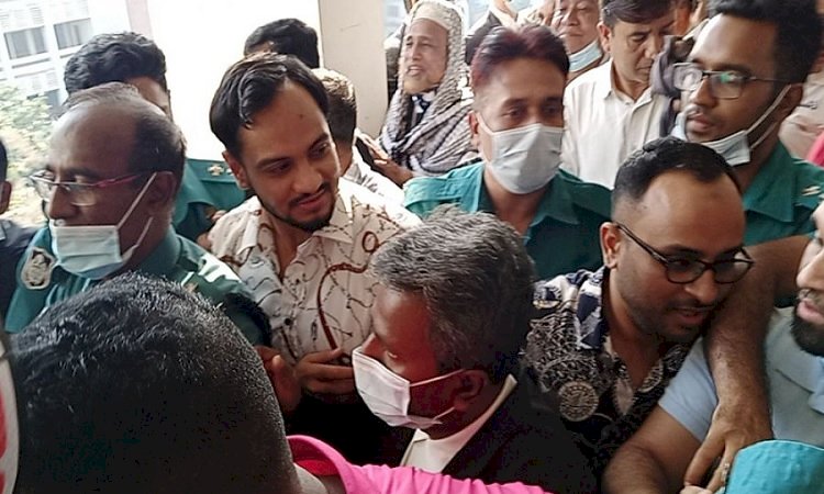 রাজধানীর বনানীর রেইনট্রি হোটেলে বিশ্ববিদ্যালয়ের দুই ছাত্রী ধর্ষণের মামলায় পাঁচজনকে খালাস দিয়েছেন আদালত