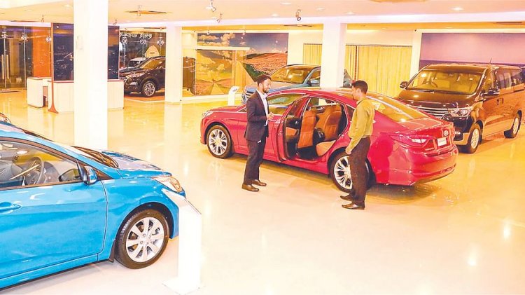 শহরের মধ্যবিত্ত ও উচ্চমধ্যবিত্তদের মধ্যে গাড়ি কেনায় আগ্রহ বেড়েছে।