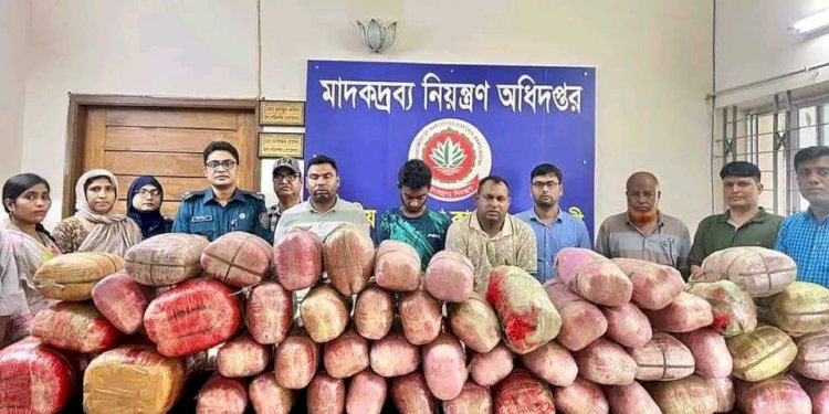 স্ট্রিকার লাগানো স্বরাষ্ট্র মন্ত্রণালয়ের সেই গাড়ি থেকে মিললো ২৪০ কেজী গাঁজা।