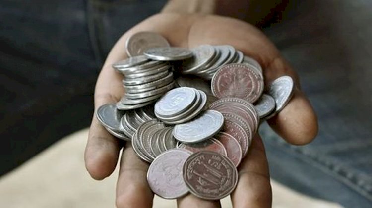 পাবনার আটঘরিয়ায় দুই টাকার কয়েন নিতে ভিক্ষুকদের অনীহা!