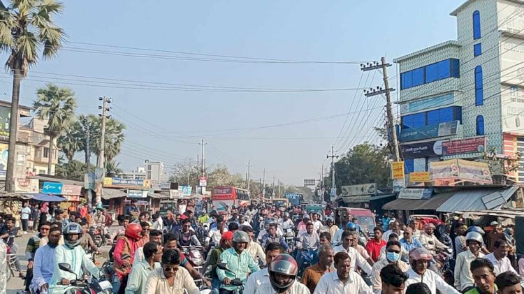 রাজশাহী গোদাগাড়ীতে স্মরণ কালের সর্ববৃহৎ মোটরসাইকেল  শোডাউন