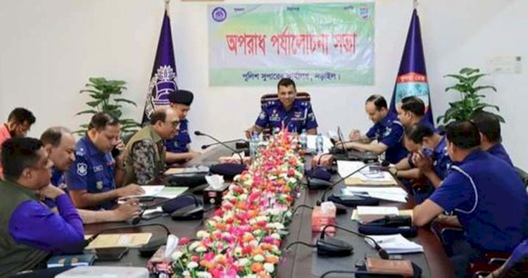 নড়াইল জেলা পুলিশের অপরাধ পর্যালোচনা সভায় বক্তব্যে  রাখছেন এসপি মেহেদী হাসান