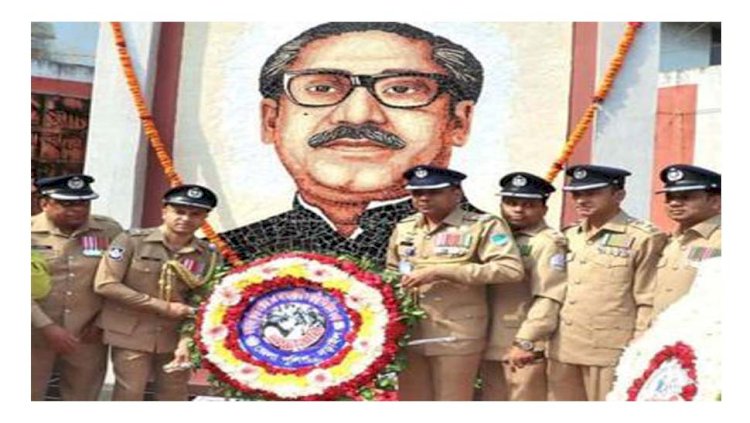 নড়াইল জেলা পুলিশের পক্ষ থেকে বিনম্র শ্রদ্ধায় স্মরণ বঙ্গবন্ধুর ম্যুরালে পুষ্পস্তবক অর্পণ