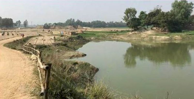 নওগাঁর আত্রাই ফুলবাড়ি বন্যা নিয়ন্ত্রণ বেড়িবাঁধটি দীর্ঘ ৮ বছরেও  সংস্কার হয়নি