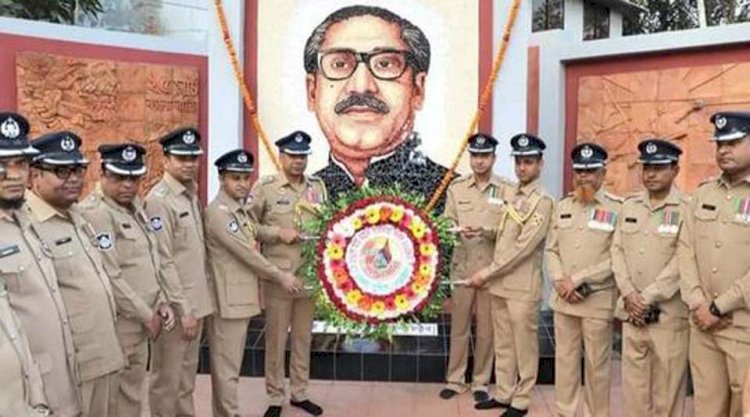 নড়াইলে মুক্তিযুদ্ধ স্মৃতিস্তম্ভ ও বঙ্গবন্ধু ম্যুরালে পুষ্পস্তবক অর্পণ করেন এসপি মেহেদী হাসান