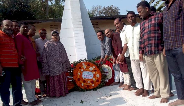 মহান স্বাধীনতা দিবস উপলক্ষে মুক্তিযোদ্ধাদের স্মরণে মনোহরদী অডিটোরিয়াম স্মৃতিসৌধে বিএনপি,র ও অঙ্গ-সংগঠনের শ্রদ্ধা নিবেদন