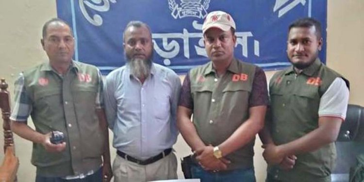 নড়াইল জেলা ডিবি পুলিশের অভিযানে সাজাপ্রাপ্ত পালাতক আসামি গ্রেফতার
