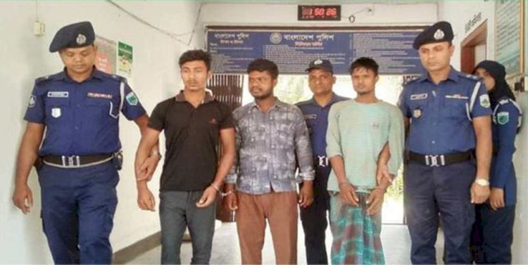 নওগাঁর রাণীনগরে আন্তঃজেলা ডাকাতচক্রের ডাকাতির প্রস্ততিকালে অস্ত্রসহ চারজন আটক