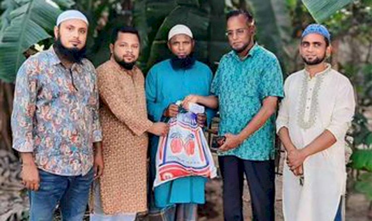 ফুলপুরে বাড়ী গিয়ে ঈদের আনন্দ  উপহার পৌঁছে দিল বাংলাদেশ মফস্বল সাংবাদিক ফোরাম