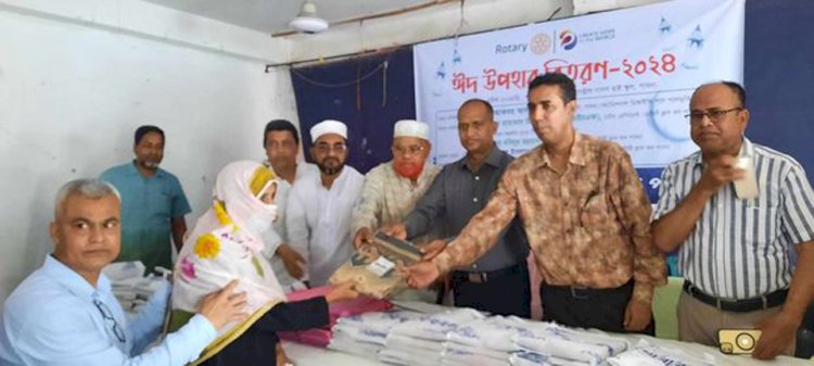 রোটারী ক্লাব অব পাবনার উদ্যোগে ঈদ উপহার বিতরণ
