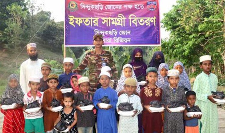 মাদ্রাসা শিক্ষার্থীদের মাঝে ইফতার সামগ্রী বিতরণে সিন্দুকছড়ি সেনা জোন