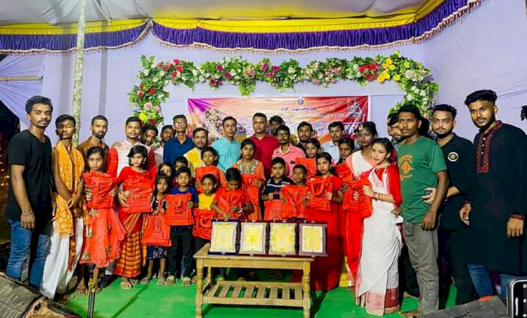 চট্টগ্রাম চন্দনাইশ বাসন্তী পূজায় সনাতনী স্বেচ্ছাসেবী ফাউন্ডেশন শিক্ষা সামগ্রী বিতরণ