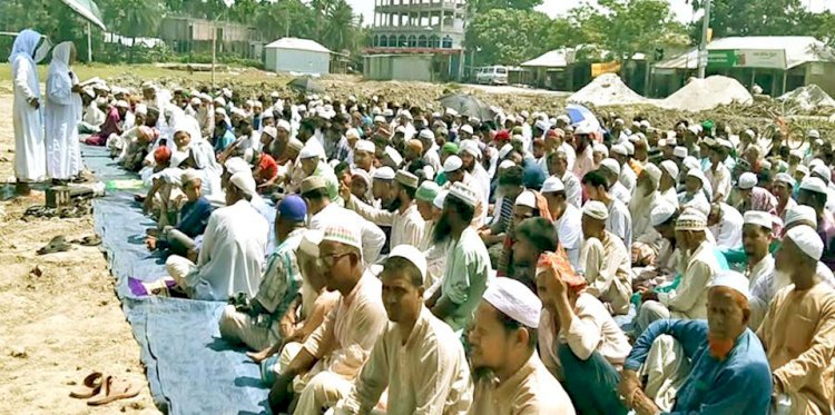 পাবনার আটঘরিয়ায় বৃষ্টির জন্য ইস্তিসকার নামাজ ও মোনাজাত অনুষ্ঠিত