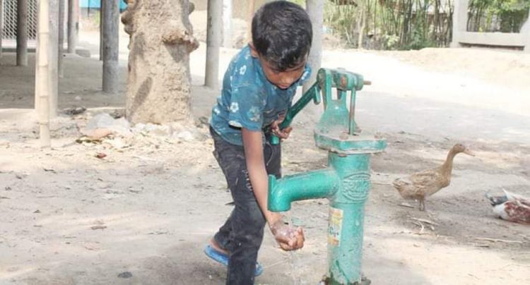 নওগাঁ ধামইরহাটে জলের স্তর নেমেছে ১০০ ফুট নিচে মোটর টিউবওয়েল উঠছ না কোমল জল