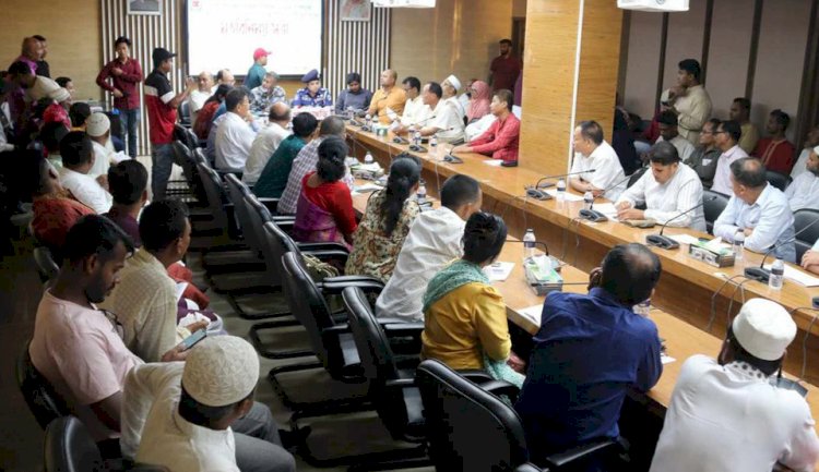 প্রার্থীদের সাথে খাগড়াছড়ি জেলার ডিসি-এসপি সহ নির্বাচন কমিশনারের মতবিনিময় সভা