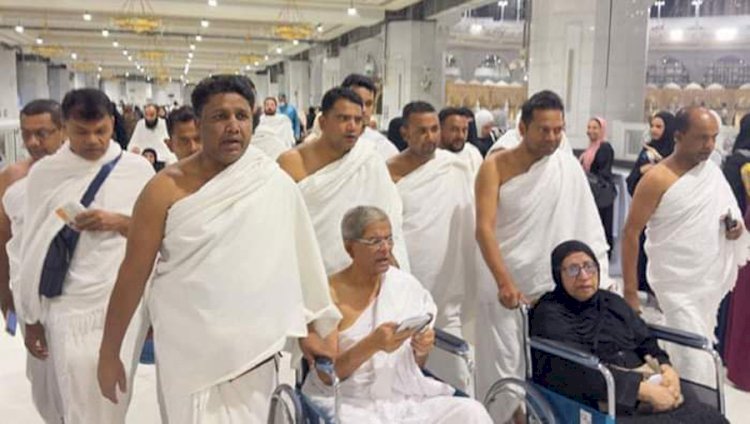 বিএনপির মহাসচিব মির্জা ফখরুল ও তার স্ত্রীকে নিয়ে ওমরাহ পালন