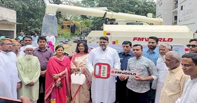 নওগাঁয় ৫০ শতাংশের ভর্তুকিতে কৃষি যন্ত্রপাতি ও কম্বাইন হারভেস্টার মেশিন বিতরণ