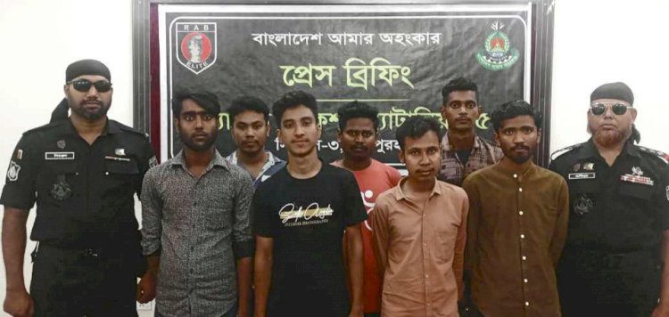 নওগাঁর পত্নীতলায় পর্নোগ্রাফি সংরক্ষণ ও বিক্রয়ের অভিযোগে  ৭ জনকে আটক