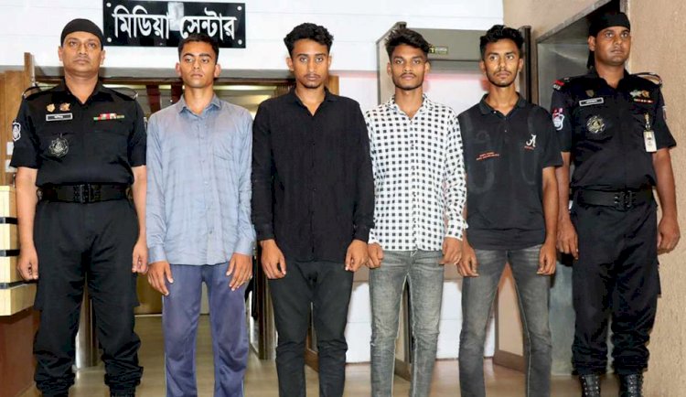 নড়াইলে চেয়ারম্যানকে গুলি করে মধুমতিতে পিস্তল ফেলেন, এ ঘটনায় ৪ জনকে গ্রেফতার করেছে র‌্যাব