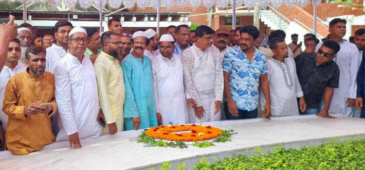 বঙ্গবন্ধুর মাজারে কেশবপুরের নব-নির্বাচিত  উপজেলা চেয়ারম্যানের  শ্রদ্ধা